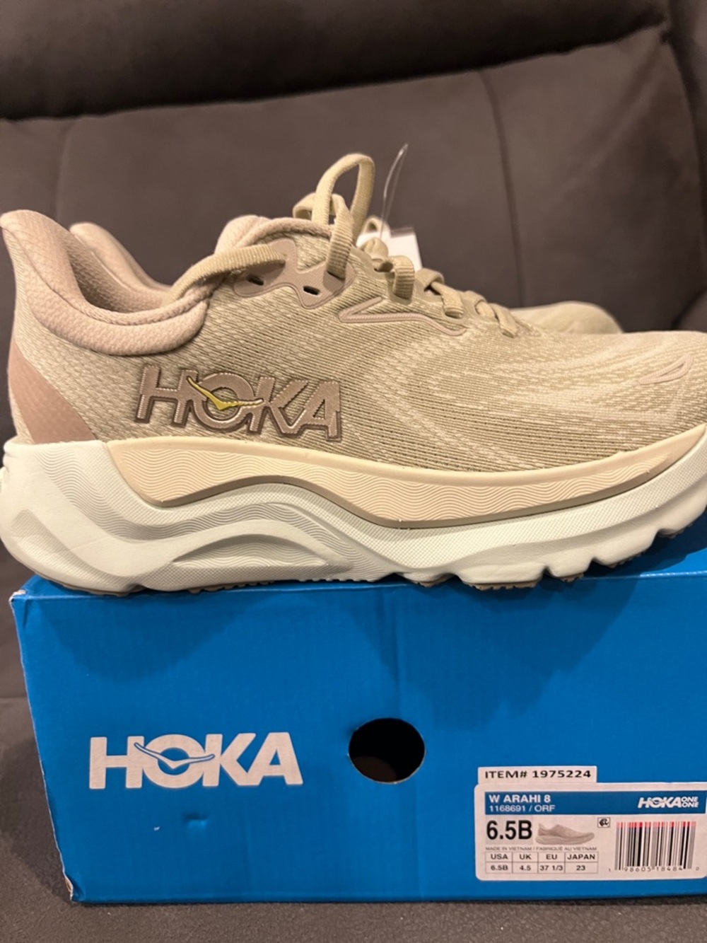 HOKA Arahi 8 Women's Running Shoe in Light Beige